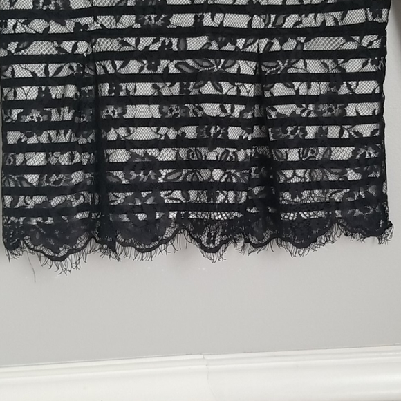 Striped peplum 3/4 sleeve top with lace overlay - Picture 4 of 4